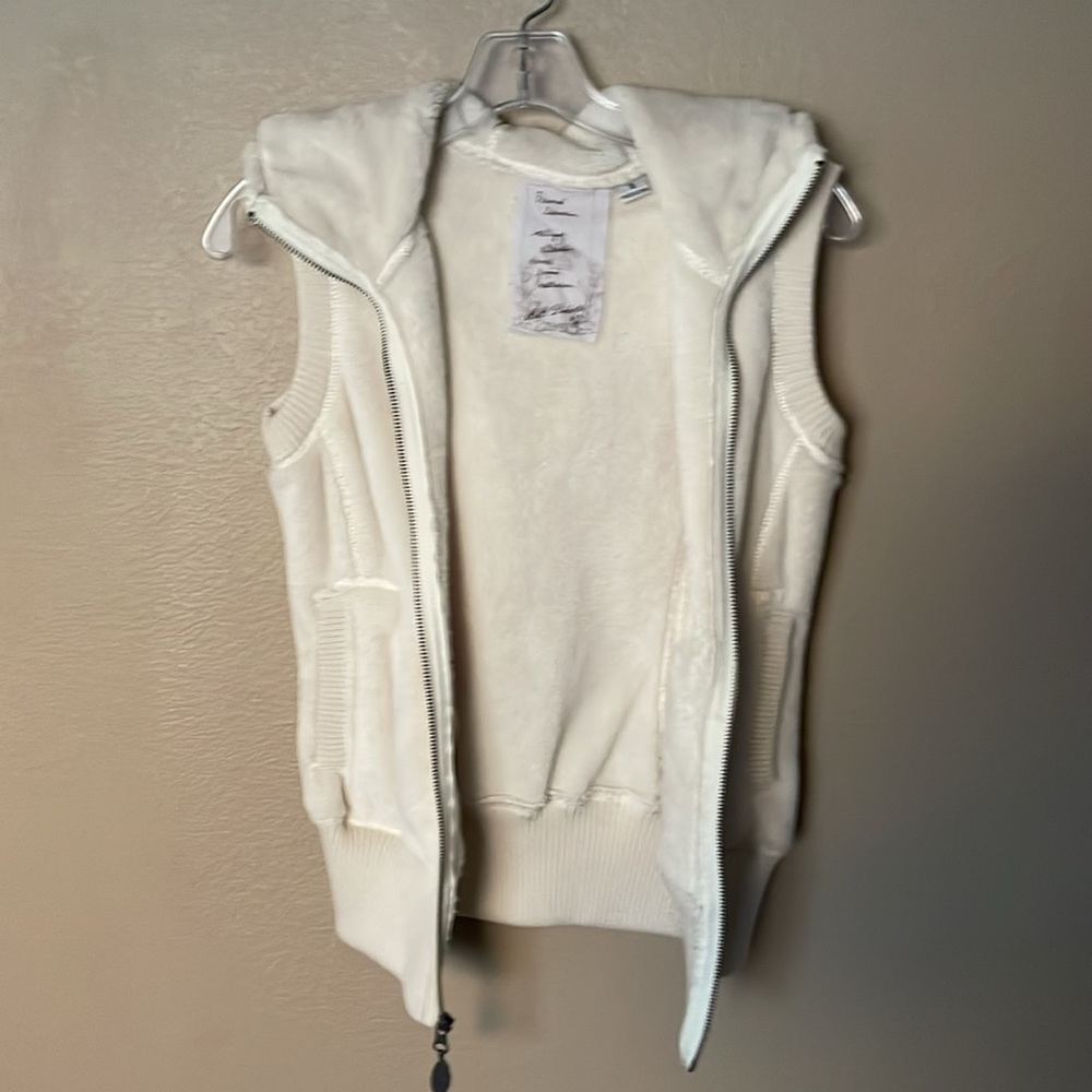 BB Dakota Vest - Picture 4 of 9